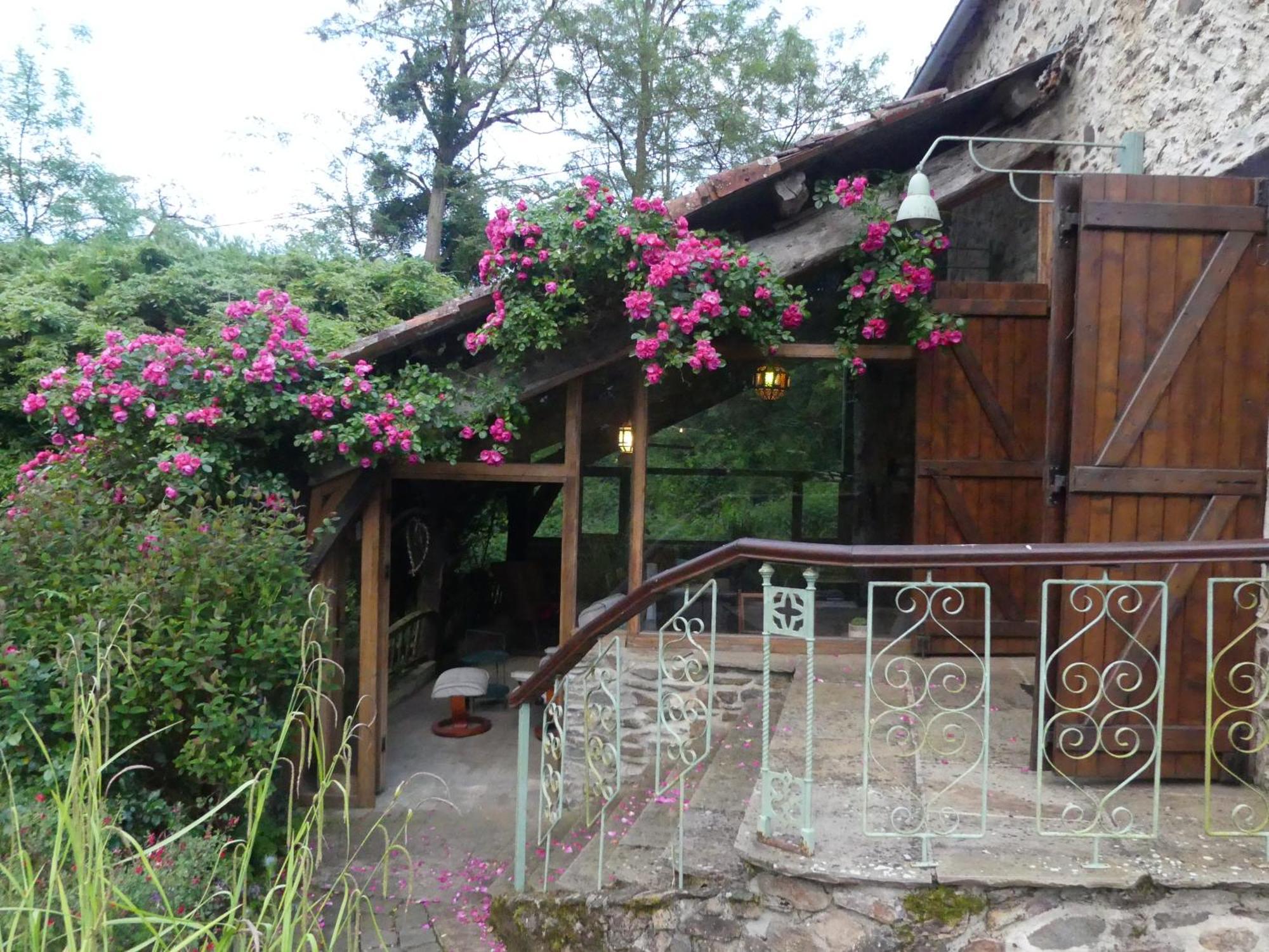 Saint-Bonnet-de-Bellac Au Coeur Des Loges B&B 외부 사진